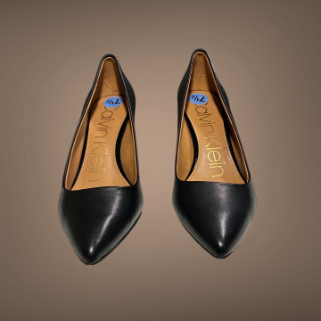 CALVIN KLEIN HEELS (FITS LIKE A SIZE 7)